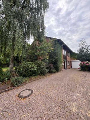 Charmantes Zweifamilienhaus mit großem Garten und Kamin in zentraler Lage von Ganderkesee