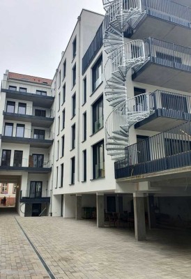 Faszinierende Penthousewohnung Erstbezug Neubau 3 ZKBB ruhige Innenhoflage Südbalkon