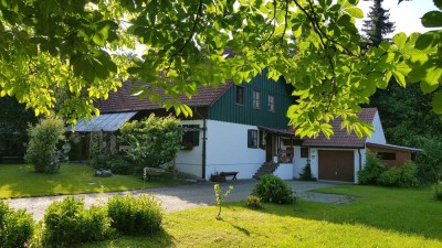 Wunderschönes Landhaus aus Holz, provisionsfrei, Zweifamilienhaus, sehr gut angebunden