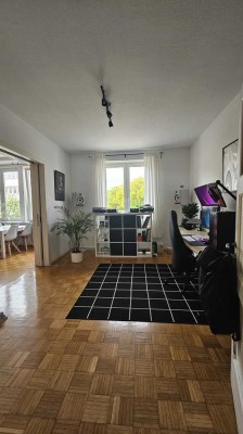 helle, zentral gelegene 3-Zimmer-Wohnung mit Südbalkon