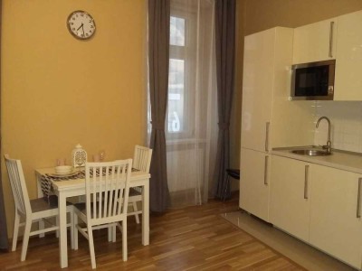 Stilvolle, sanierte 1,5-Zimmer-Wohnung mit Einbauküche in Lübeck