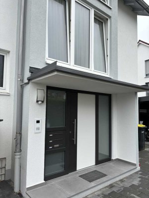 Von Privat - Sehr ruhige und sonnige 3/4 Zim. EG Whg. ca. 110 qm Wfl. ,Südgarten
