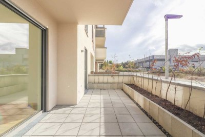 Lichtdurchflutete Erdgeschosswohnung mit moderner Einbauküche und Terrasse