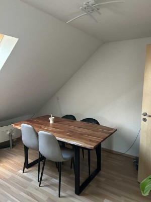 Helle 2-Zimmer Dachgeschosswohnung in Erlangen-Bruck