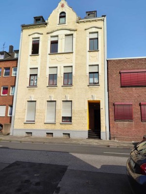 Attraktives Mehrfamilienhaus in Mönchengladbach Lürrip mit schöner Jugendstilfassade