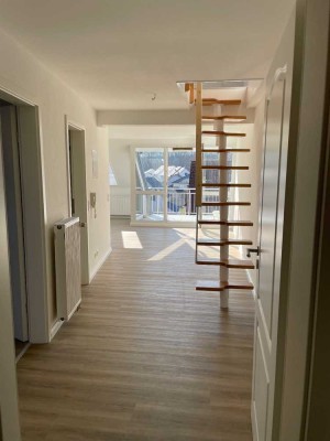 Moderne und großzügige 3-Zimmer-Wohnung mit Balkon und Tiefgarage in zentraler Lage