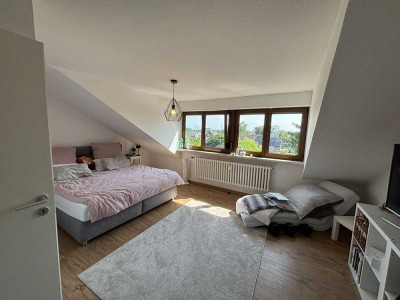 Helle 3-Zimmer-DG-Wohnung in Troisdorf-Spich