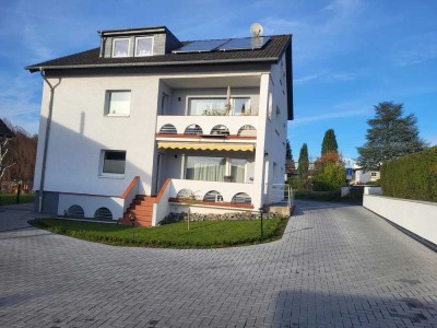 Umfangreich sanierte 2-Zimmer-Wohnung mit Südbalkon, Garten  und Wallbox in N.-Seelscheid