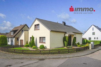 Kohlscheid - Bank!
Freistehendes Einfamilienhaus mit Bungalowcharakter und fünf Schlafzimmern
