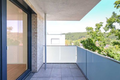 Sonnige Eleganz: großzügige Etagenwohnung mit Balkon, moderner Küche und lichtdurchfluteten Räumen