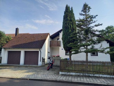 Großzügiges Zweifamilienhaus auf 1035 m² Grundstück in Zuchering, Ingolstadt, provisionsfrei