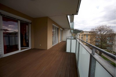 Provisionsfreie Terrassenwohnung inkl. Tiefgarage mit 3 Zimmer und Schlossbergblick