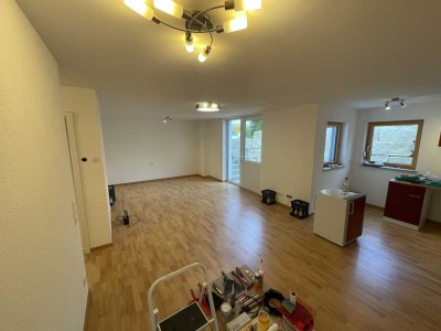 Neubau-Wohnung mit einem Zimmer sowie Terasse und Einbauküche in Blaustein