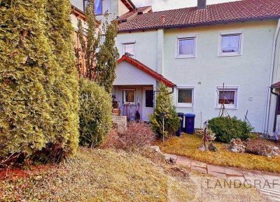 Kreativ gestaltetes Reihenhaus,  Reihenmittelhaus mit idyllisch gelegenem Garten in Engstingen.