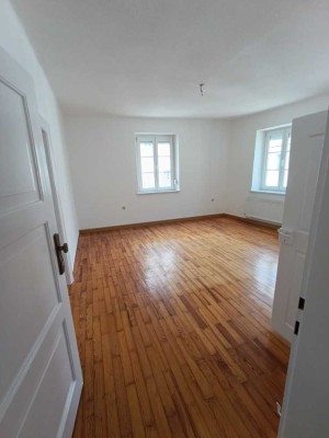 Erstbezug nach Sanierung mit EBK: Schöne 4-Raum-Wohnung in Passau