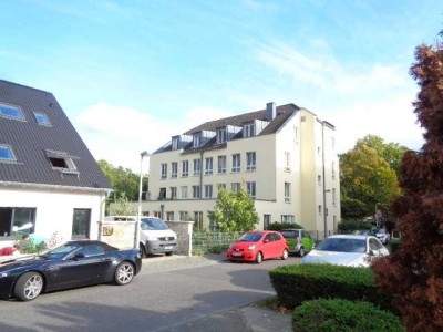 Großzügige, frisch renovierte Souterrainwohnung mit 5 Zimmern und ca. 200 m² in Bonn-Beuel