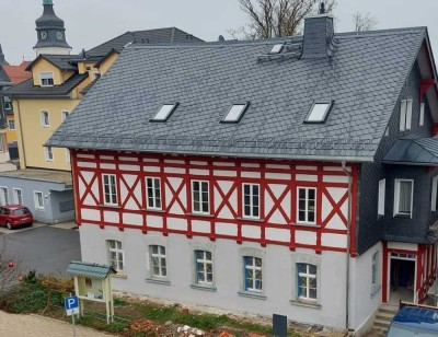 Kernsanierte -3 Zimmer-Dach-Wohnung in Bestlage von Bad Steben