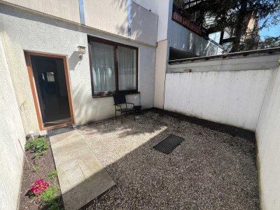 Einzimmerwohnung mit privatem Hof/Terrasse ab sofort zu vermieten