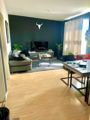 Investor gesucht: Attraktive helle 2-Zimmer Dachwohnung mit großem Balkon