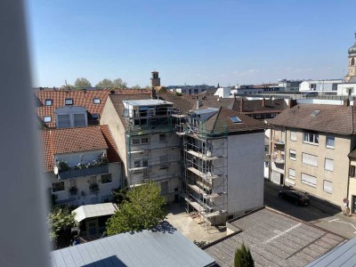 Schöne, geräumige 2-Zimmer Wohnung über den Dächern der Bruchsaler Innenstadt