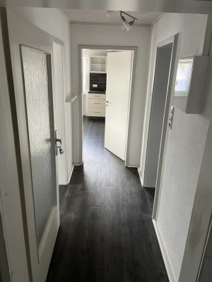 renovierte Wohnung mit 2 ZKB Einbauküche und teilmöbliert, ruhige Seitenstraße in Pirmasens