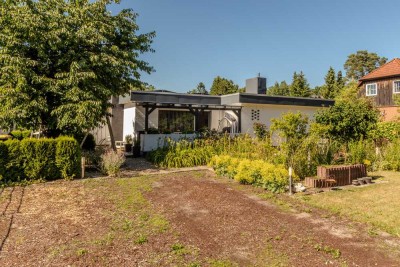 Moderner Flachdachbungalow mit Photovoltaikanlage in ruhiger Wohnlage