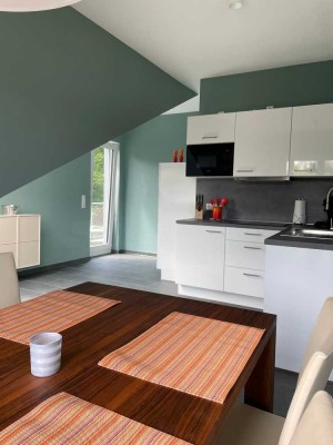 Gehobenes und vollmöbliertes Penthouse mit großzügigem Balkon und Einbauküche