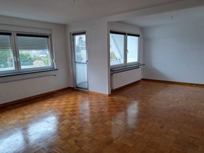 Helle Dachgeschosswohnung in Stockelsdorf, ideal für Paar mit Home Office-Tätigkeit