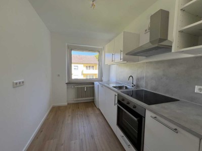 Geschmackvolle, sanierte 2-Zimmer-Wohnung mit geh. Innenausstattung mit Balkon und EBK in Neusäß
