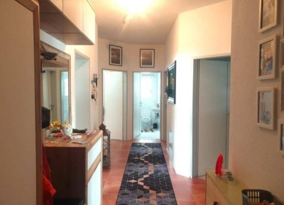 Neustift im Stubaital:Gepflegte Dachgeschosswohnung mit drei Zimmern in Neustift im Stubaital