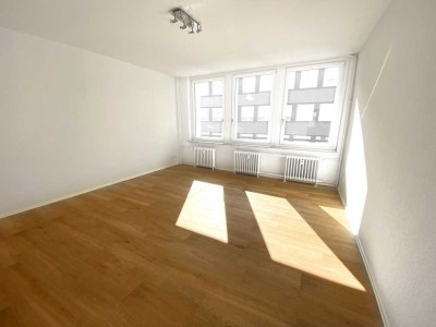 4-Zimmer-Wohnung in Braunschweig. Ideal für WG. 2 Bäder, großer Flur, Abstellkammer, Zentrale Lage