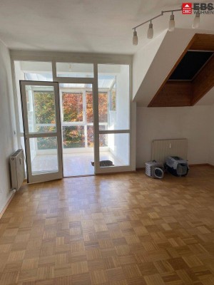 Helle 3‑Zimmer-Wohnung mit Loggia / Wintergarten in ruhiger Lage von Attnang‑Puchheim! Privater Parkplatz und Keller vorhanden!