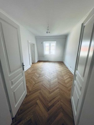 Erstbezug! Einzigartige Dachgeschoss-Maisonette im kernsanierten Altbau!