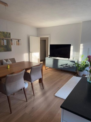 Sehr schöne und neuwertige 2-Zimmer Wohnung mit 22 qm großer Terrasse in absoluter Ruhelage