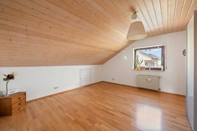 Helle 3,5-Zimmer Wohnung mit Balkon in Gundelsheim