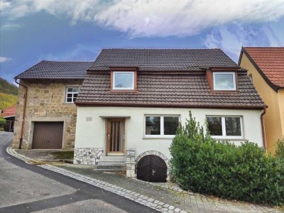 Einfamilienhaus (Wfl. ca. 190 m²) mit großem Nebengebäude und Garten im Winzerdorf Ziegelanger