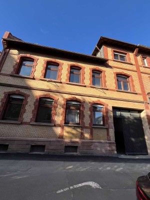 Im Ortskern von Bieber: 3-Familien-Haus mit Charme und Potential