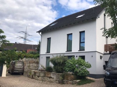 Wohnhaus der Extraklasse mit multifunktionalem Nebengebäude