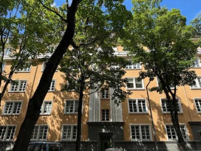 Altbauwohnung mit Loggia und Gartenmitbenutzung