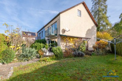 Liebevoll modernisiertes Zuhause mit idyllischem Garten und Garage im begehrten R-Westen