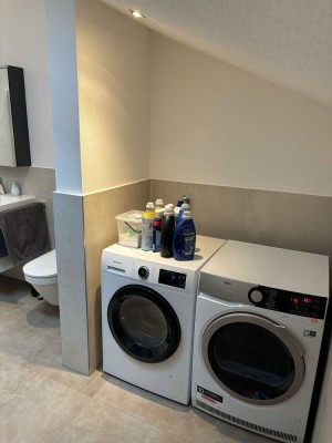 neuwertige 3,5 Zimmer Dachgeschosswohnung in traumhafter Lage
