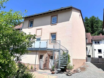 KL-Erfenbach:
Einfamilienhaus mit Garage, Carport und sonnigem Gartengrundstück