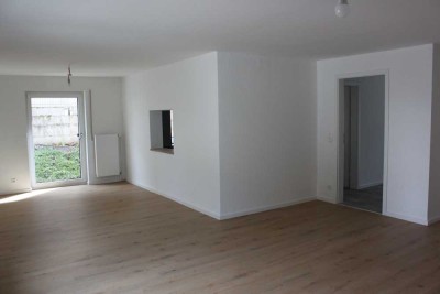 Neu renovierte Wohnung in 2-Familienhaus