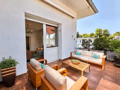 Altbaucharme trifft ruhige Stadtnähe – großzügige Vier-Zimmer-Wohnung mit zwei Balkonen und Garage