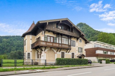 Herrschaftliche Villa am Mondsee mit Zugang zum privaten Badeplatz und eigener Boje