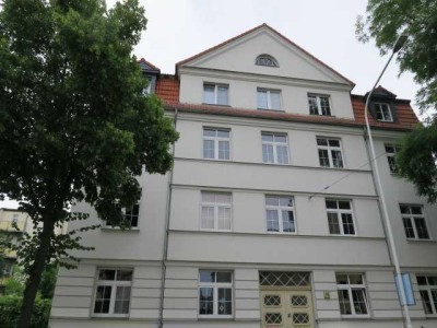 Schöne 4-Zi-DG-Wohnung mit Balkon, Laminat und Wannenbad im Giebichensteinviertel