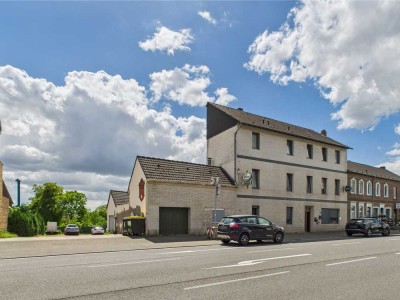 Vielseitige Immobilie mit 4 Wohnungen, Halle und Parkplatz in Geilenkirchen - Gillrath!