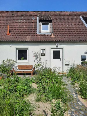 Süßes Reihenhaus befristet für 1 Jahr an Single Mama mit Kind, Pärchen oder Einzelperson ab August