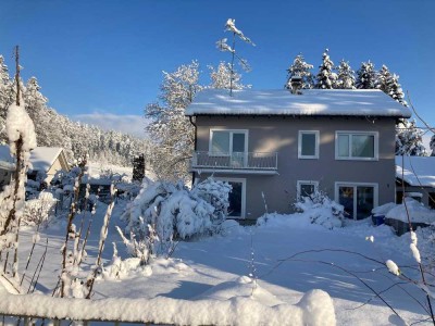 Freistehendes Einfamilienhaus mit großem Garten in der Hangnach