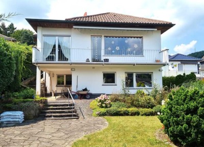 Top gepflegter Bungalow - separate Einliegerwohnung - Garten - 2 Garagen - ruhige Aussichtslage